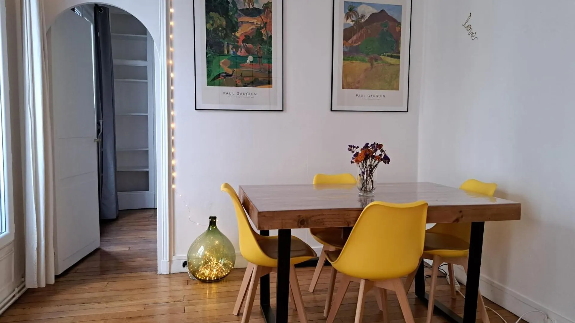 Apartment Pretty Cocoon In Montmartre